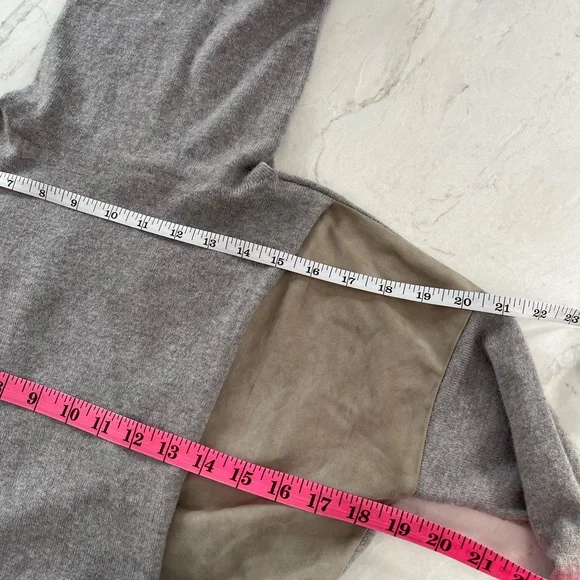 FABIANA FILIPPI Gray & Cream Turtleneck Sweater, Size Small/42 IT - Picture 9 of 15